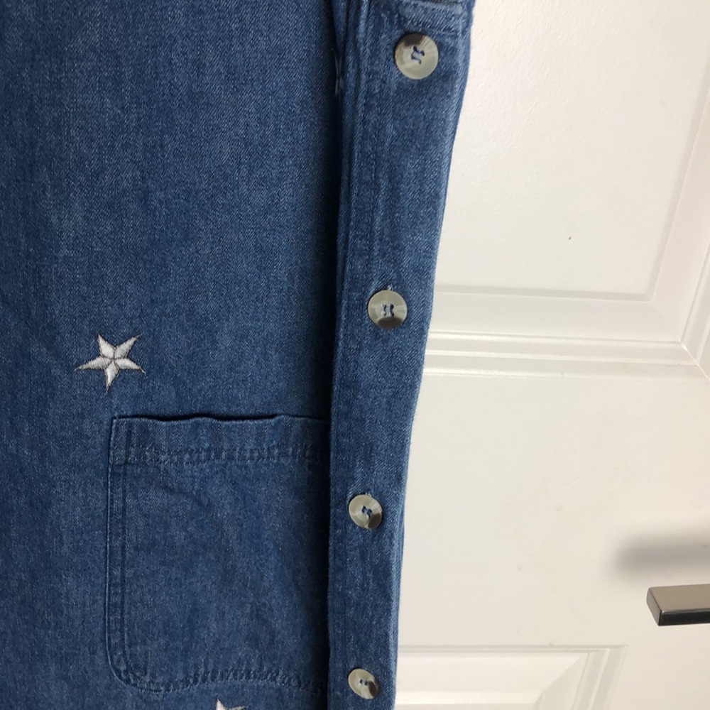 Quacker Factory Denim Maxi Dress With Embroidered Stars and Front Pockets - Picture 5 of 7
